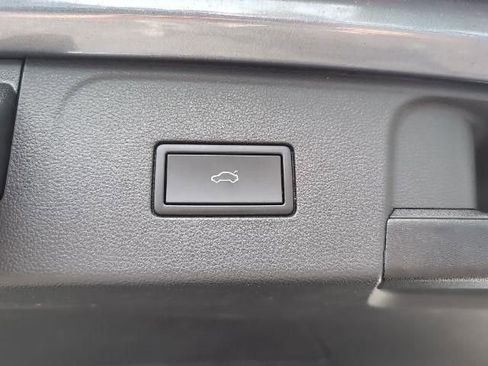 Used 2024 Volkswagen Atlas SE AWD/4WD image 33
