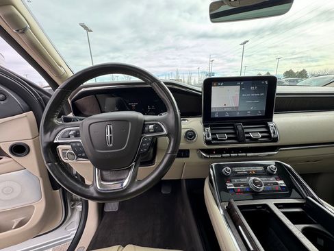 Used 2018 Lincoln Navigator Reserve w/ Technology Package image 12