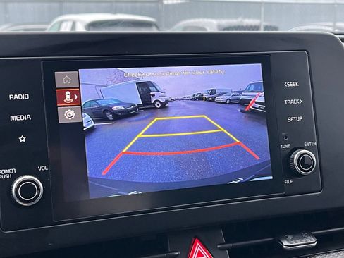 Used 2025 Kia Sportage LX image 17