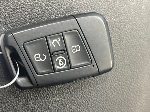 Used 2018 Volkswagen Atlas SEL w/ R-Line Package AWD/4WD image 32