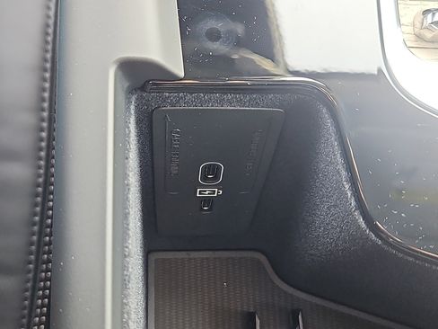 New 2026 Volvo XC60 T8 Ultra w/ Protection Package Premier image 8