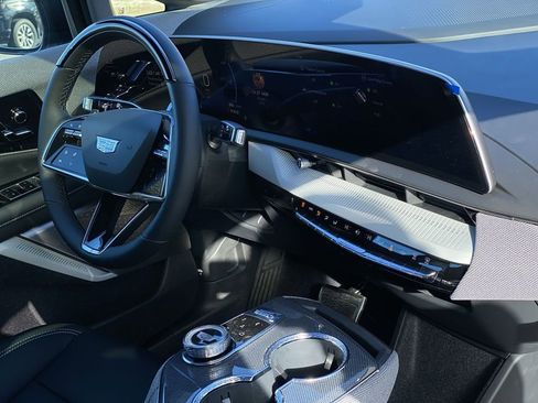 New 2026 Cadillac Optiq Luxury 1 image 44