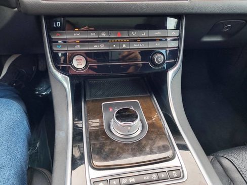 Used 2016 Jaguar XF Prestige image 56