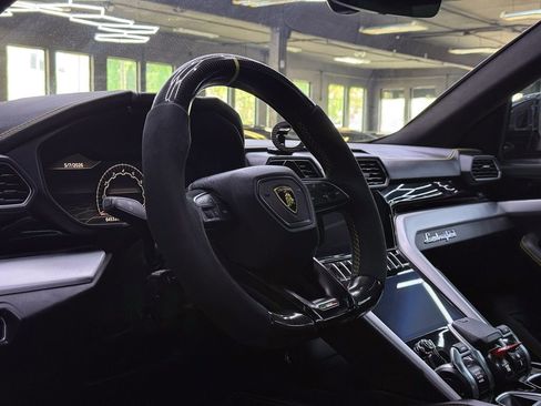 Used 2022 Lamborghini Urus AWD/4WD image 13