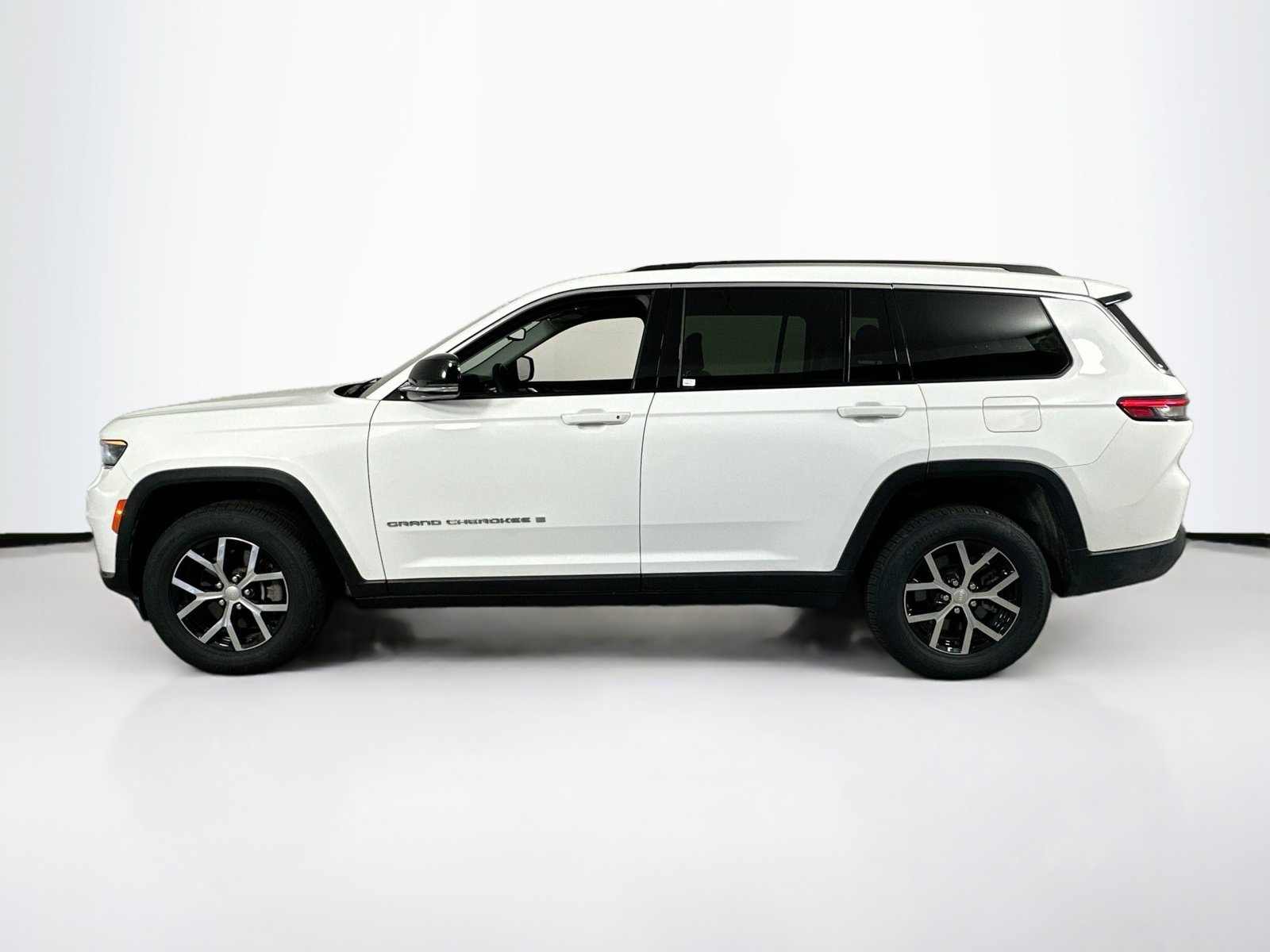 Used 2023 Jeep Grand Cherokee L Limited RWD image 8