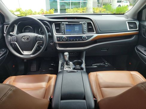 Used 2018 Toyota Highlander Limited Platinum FWD image 19