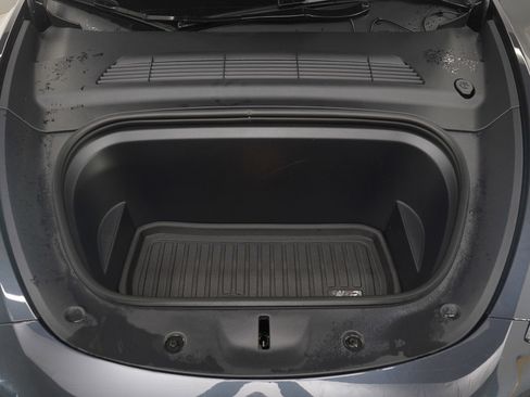 Used 2025 Tesla Model Y Long Range image 29