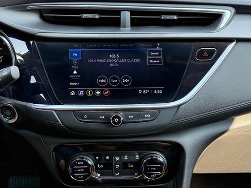 Used 2022 Buick Encore GX Essence w/ Experience Buick Package FWD image 9