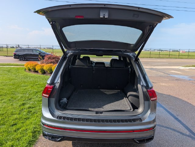 Used 2024 Volkswagen Tiguan SE R-Line AWD/4WD image 9