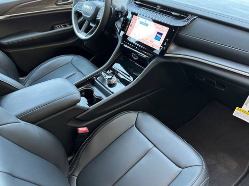 New 2026 Jeep Grand Cherokee L Limited AWD/4WD image 17