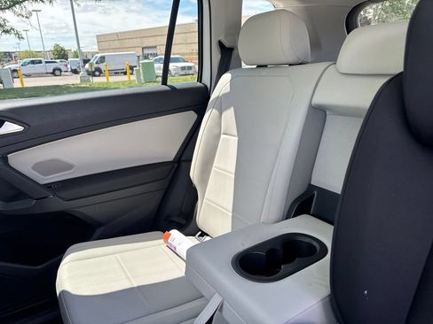 Used 2019 Volkswagen Tiguan SE w/ Panoramic Sunroof Package AWD/4WD image 9