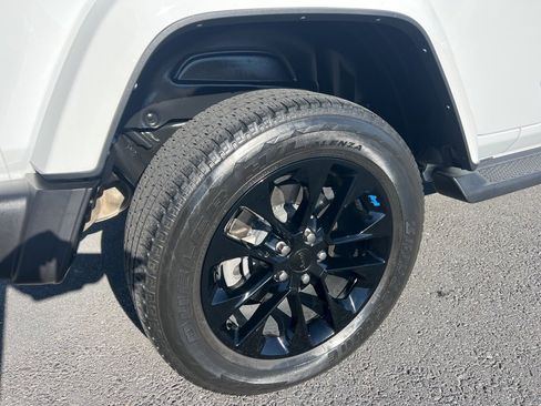 Used 2022 Jeep Wrangler Unlimited Sahara w/ Cold Weather Group image 13