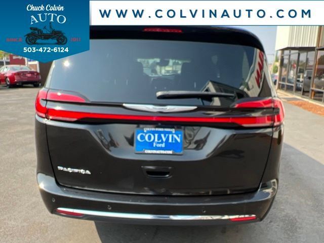 Used 2023 Chrysler Pacifica Touring-L FWD image 28