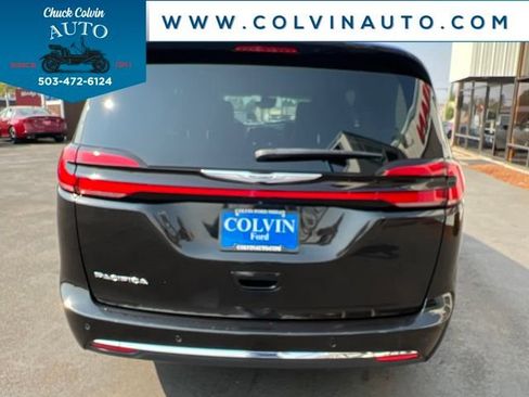 Used 2023 Chrysler Pacifica Touring-L FWD image 28