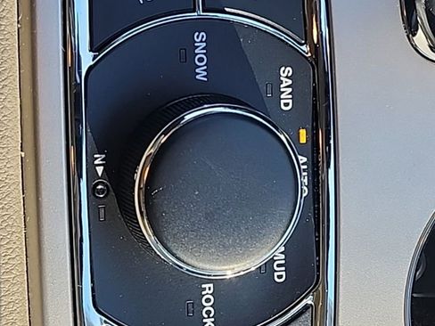 Used 2017 Jeep Grand Cherokee Limited w/ Luxury Group II image 11