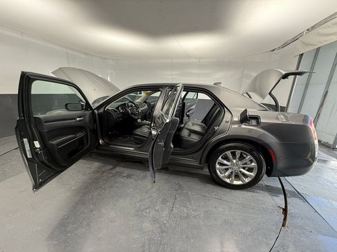 Used 2019 Chrysler 300 Limited image 18