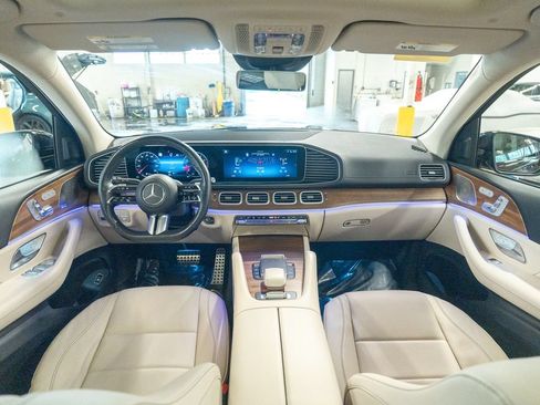 Used 2024 Mercedes-Benz GLS 450 4MATIC image 18