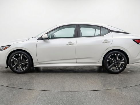 Used 2025 Nissan Sentra SV FWD image 5