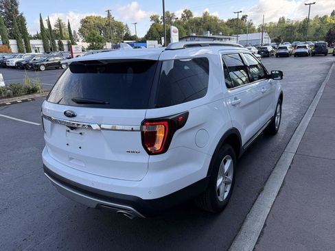 Used 2017 Ford Explorer XLT w/ Equipment Group 202A AWD/4WD image 5