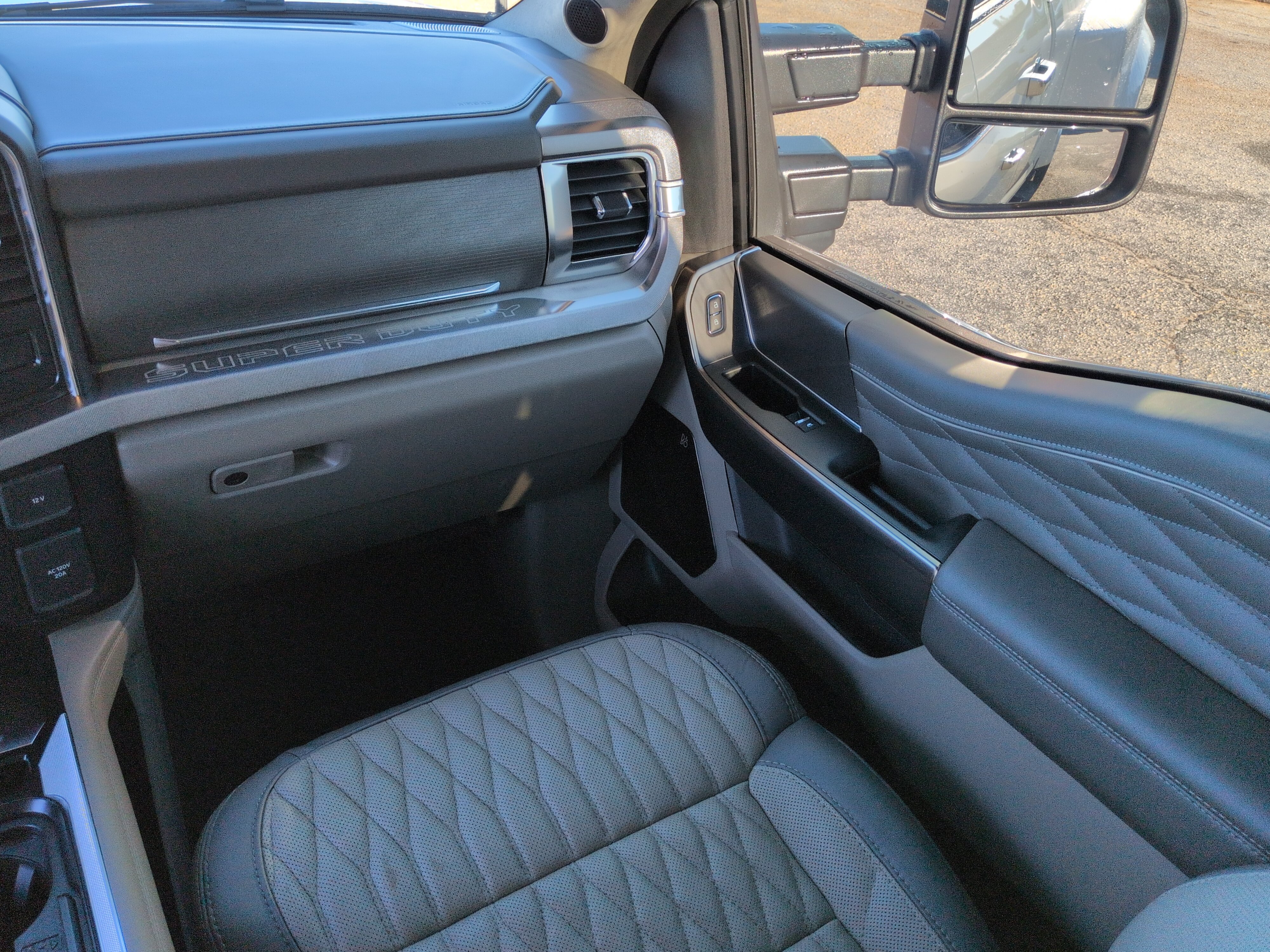 Used 2026 Ford F450 Platinum w/ Platinum Plus Package AWD/4WD image 16