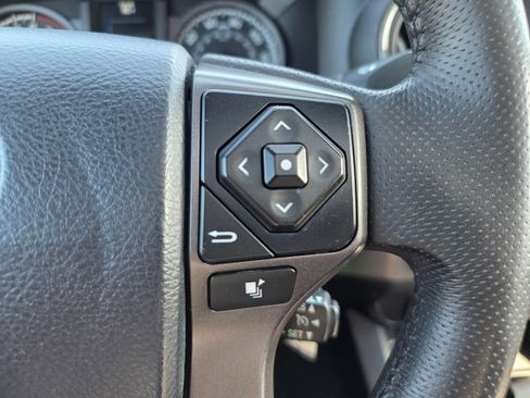 Used 2016 Toyota Tacoma TRD Sport AWD/4WD image 22