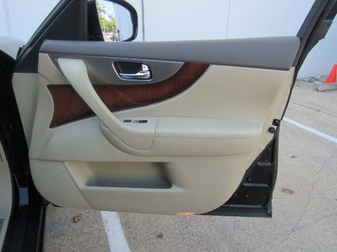 Used 2014 INFINITI QX70 2WD w/ Premium Package image 19