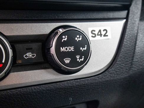 Used 2021 Toyota Tacoma SR5 RWD image 40