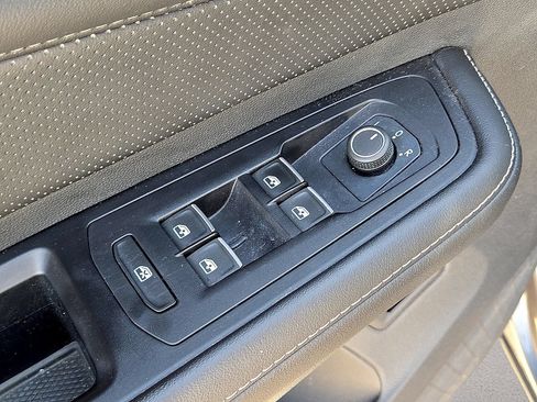 Used 2024 Volkswagen Atlas Cross Sport SE FWD image 22
