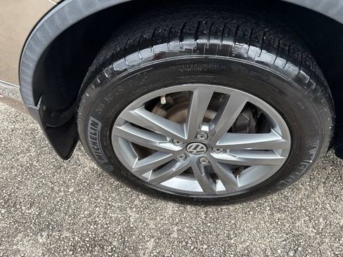 Used 2016 Volkswagen Touareg VR6 AWD/4WD image 6