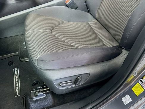 Used 2023 Toyota Highlander LE FWD image 21