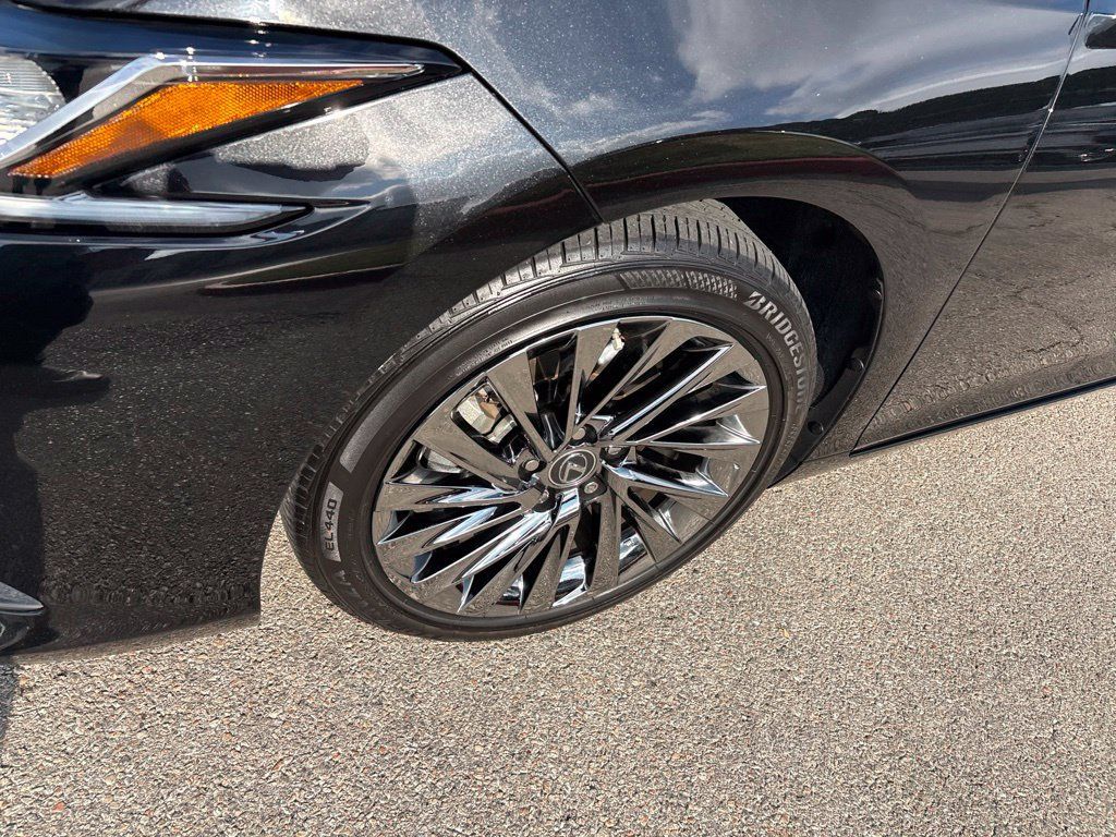 Used 2024 Lexus ES 350 w/ Technology Package FWD image 9