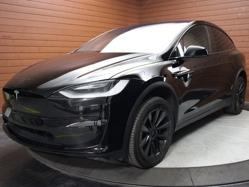 Used 2023 Tesla Model X image 5