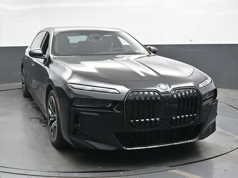 Used 2024 BMW 760i xDrive w/ Executive Package AWD/4WD image 5