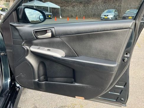Used 2013 Toyota Camry SE image 30