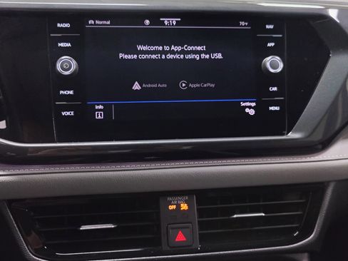 Used 2024 Volkswagen Taos SEL image 23