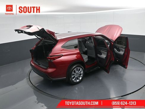 Used 2023 Toyota Highlander Limited AWD/4WD image 59