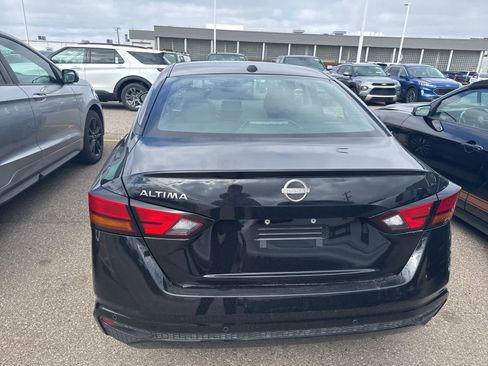 Used 2025 Nissan Altima 2.5 SV image 9