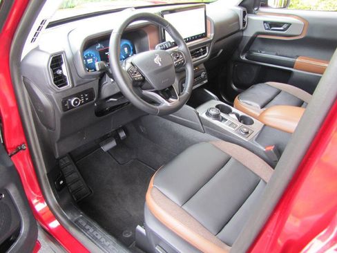 Used 2025 Ford Bronco Sport Outer Banks w/ Outer Banks Tech Package+ image 11