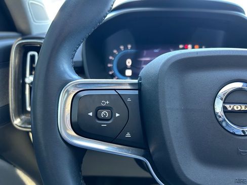 Used 2023 Volvo XC40 B5 Plus image 18