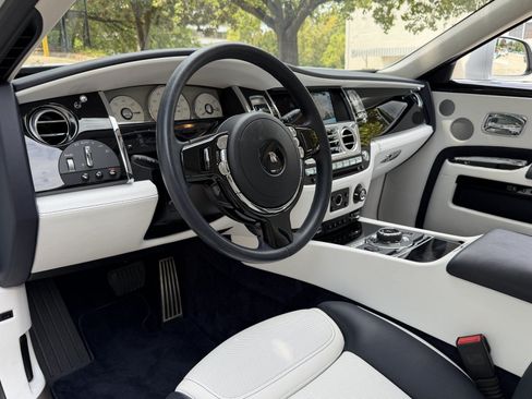 Used 2018 Rolls-Royce Ghost RWD image 11