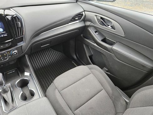 Used 2023 Chevrolet Traverse LT image 15