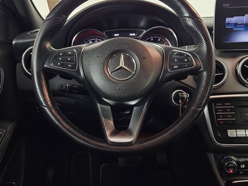 Used 2019 Mercedes-Benz GLA 250 4MATIC image 11