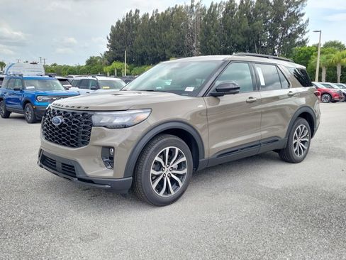 New 2026 Ford Explorer ST-Line w/ Premium Package RWD image 4