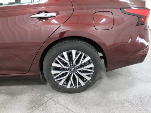 Used 2024 Nissan Altima 2.5 SV FWD image 35