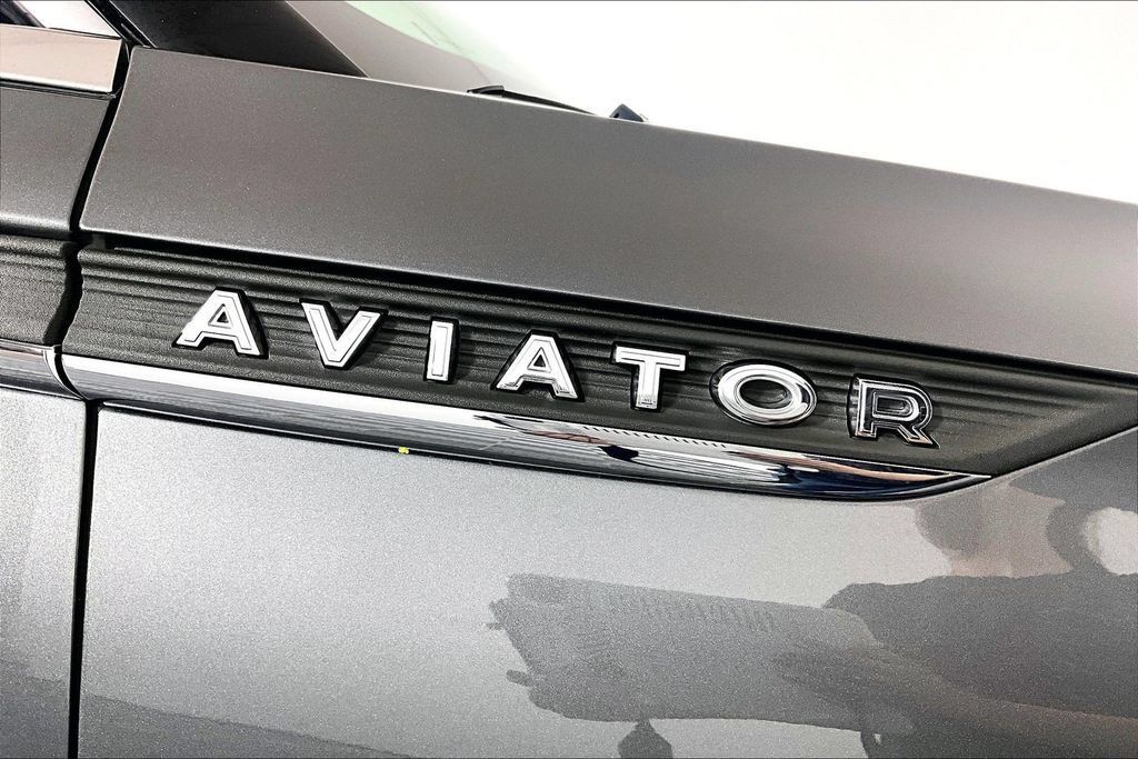 Used 2023 Lincoln Aviator Reserve w/ Equipment Group 201A AWD/4WD image 14