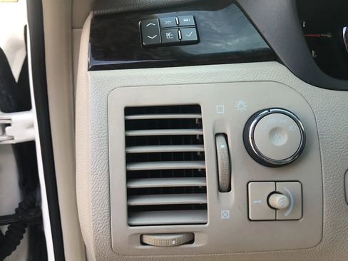 Used 2008 Cadillac DTS image 23