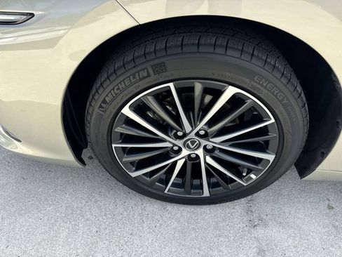 Certified 2025 Lexus ES 300h w/ Premium Package FWD image 10