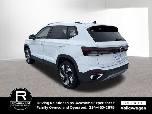 New 2026 Volkswagen Taos SE image 6