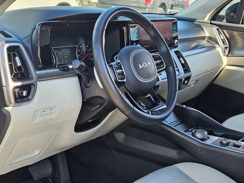 Used 2023 Kia Sorento EX w/ Panoramic Sunroof Package AWD/4WD image 2