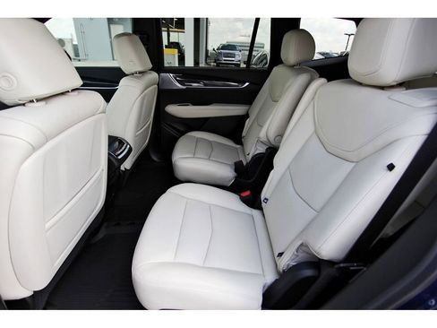 New 2025 Cadillac XT6 Sport w/ Technology Package image 7